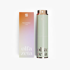 Džepni etui 'Modern' Olfazeta by Chogan u kadulja zelenoj boji sa zlatnim čepom i narančastom gradijentnom kutijom na svijetlosivoj pozadini
